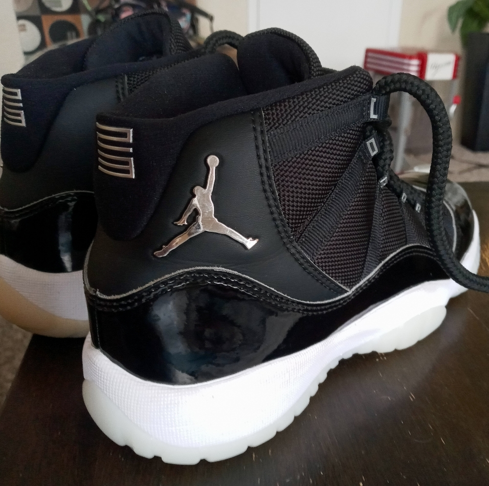 Black Nike Jordan 11s size 6y